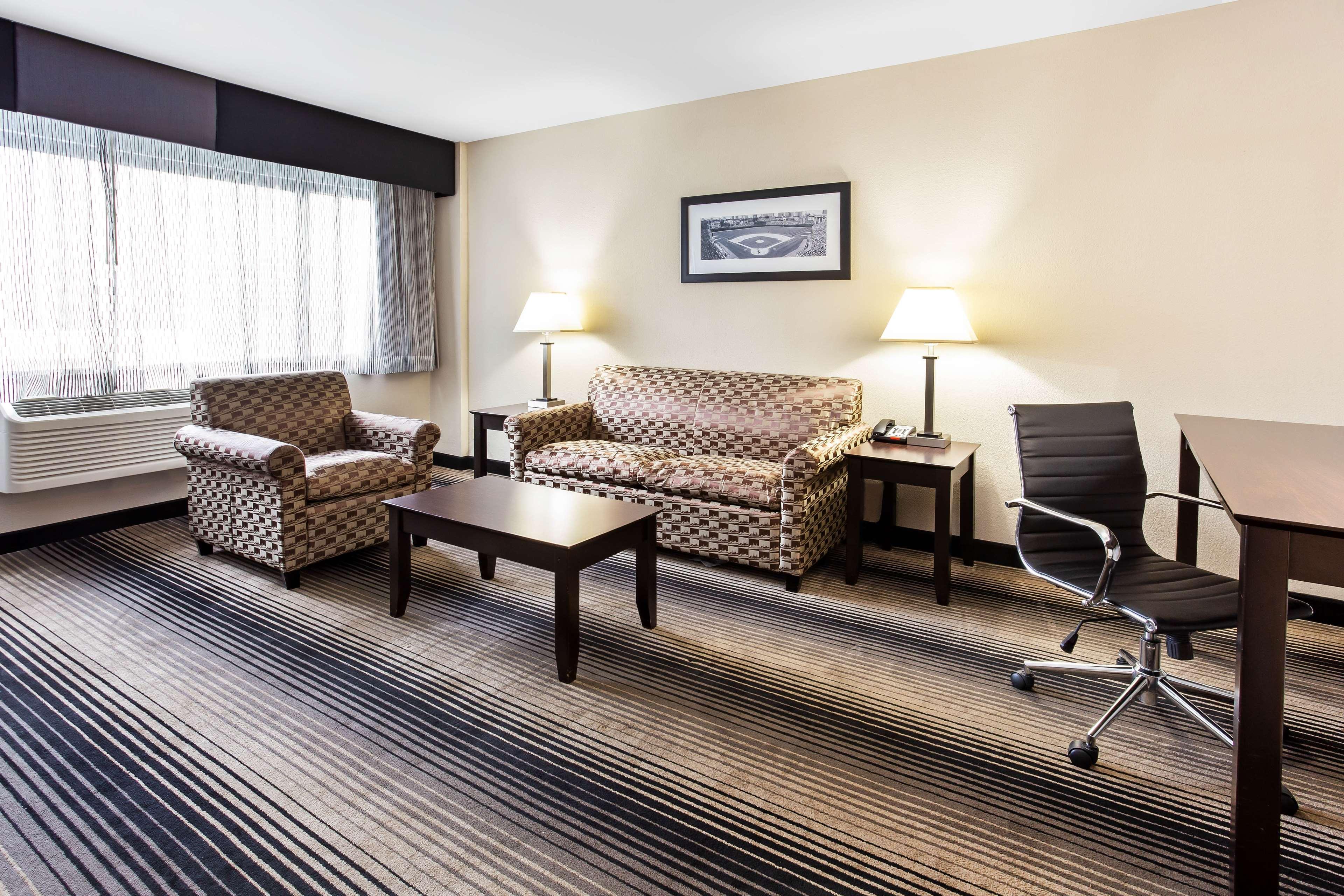Best Western Plus Hyde Park Chicago Hotel Exterior foto